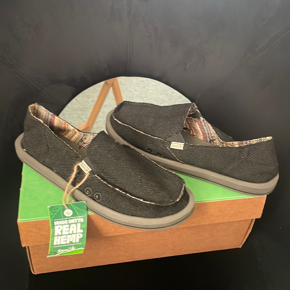 Black Sanuks